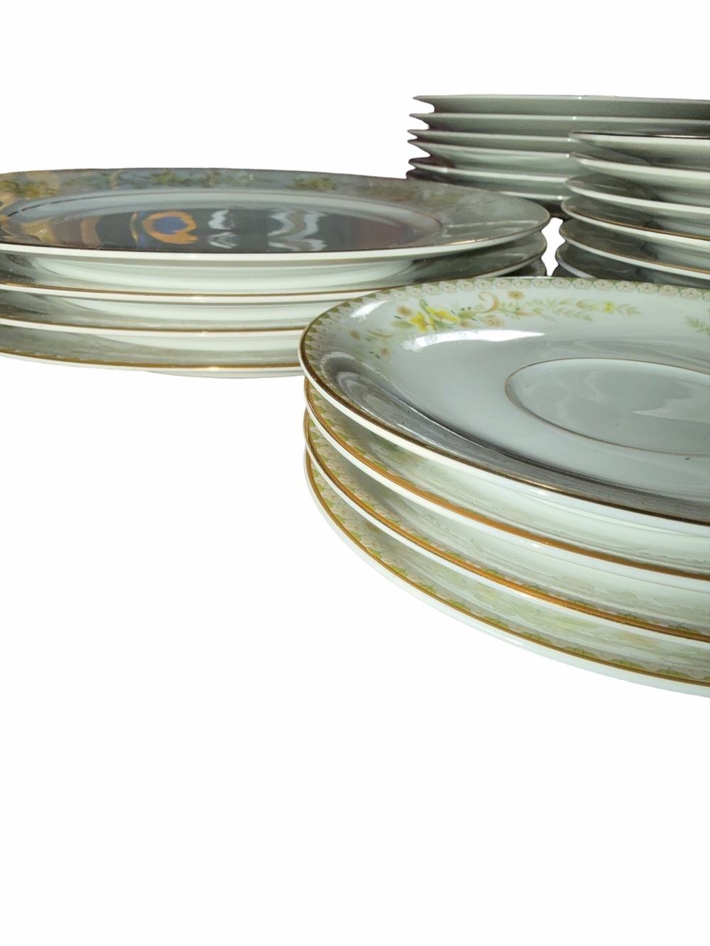 24-Pc Vintage Mikasa Greenbriar L2014 Fine China Set Gold Rim - Picture 3 of 4